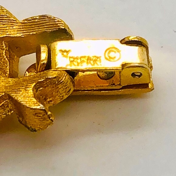 Vintage CROWN TRIFARI pink rhinestone Bracelet 💖 - Picture 7 of 17